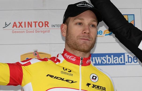 El ciclista belga Antoine Demoitié muere tras el golpe de una moto en una carrera
