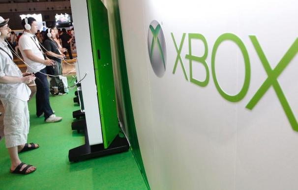Visitantes juegan con la Microsoft Xbox 360 en el Tokyo Game Show. Archivo/Reuters