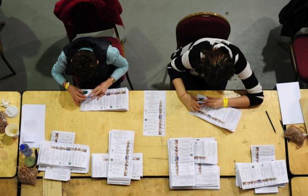 Los conservares irlandeses ganan las elecciones sin mayoría absoluta, según RTE