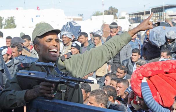 Tres muertos en los enfrentamientos entre policía y manifestantes en Túnez