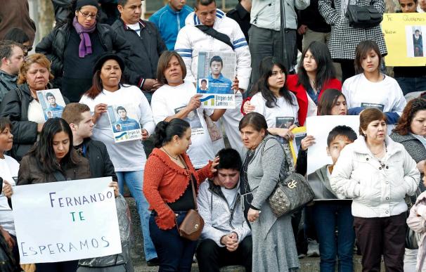 Familiares y amigos se concentran tras dos meses sin saber de Fernando Piedra