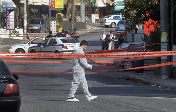 Se busca a los autores del doble asesinato ante un local neonazi en Atenas
