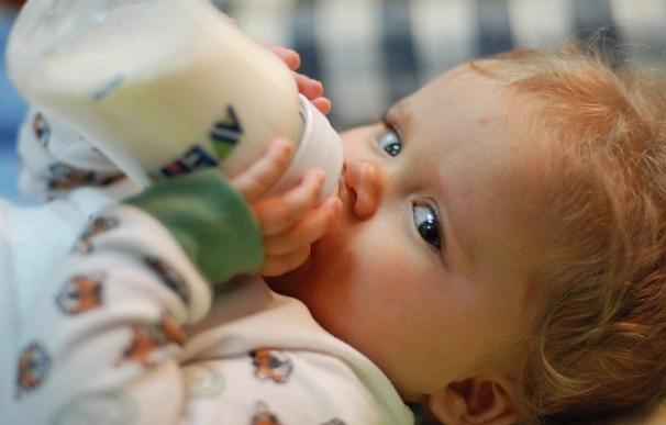 La leche de fórmula hidrolizada infantil no reduce el riesgo de eccema y alergias