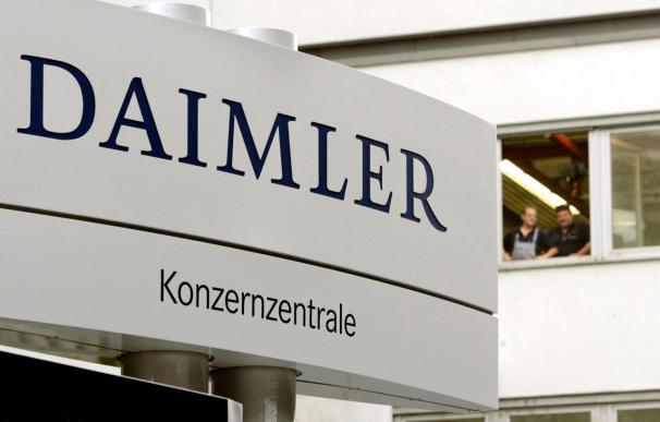 Daimler ganó 4.700 millones de euros en 2010 frente a la pérdida de 2009