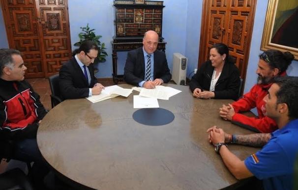 La Diputación mantiene su colaboración con Bomberos Unidos Sin Fronteras con un convenio por 18.000 euros