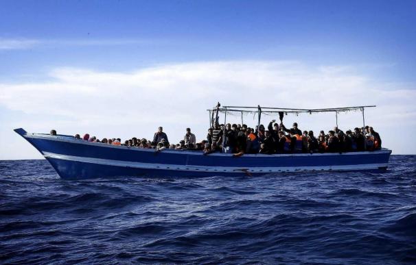 Tres inmigrantes muertos en una de las barcazas rescatadas al sur de Sicilia