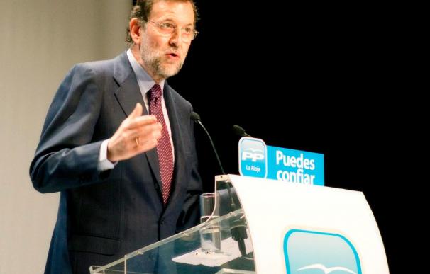 Rajoy reclama a Zapatero que explique el Pacto Social y sus consecuencias