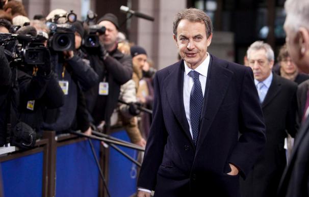 Zapatero respalda una cumbre de la eurozona para lograr un pacto en competitividad