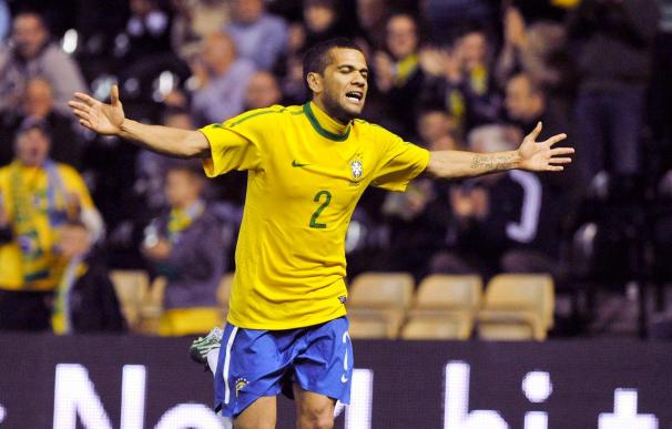 2-0. Dani Alves, Pato y Robinho disfrutan con Brasil