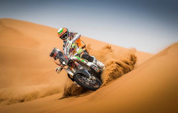 Laia Sanz abre su preparación para el Dakar en el Abu Dhabi Desert Challemge