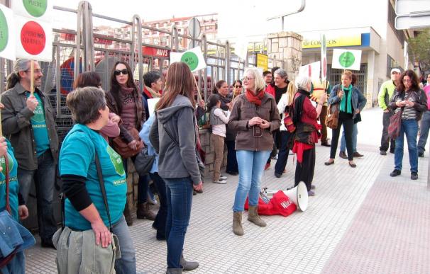 Protesta de la plataforma Stop Desahucios en Alicante.