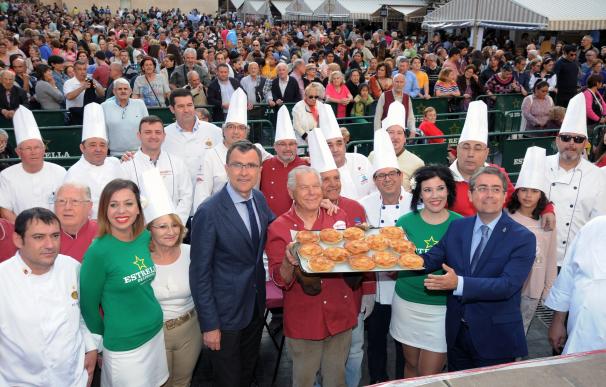 Miles de personas celebran el VIII Día del Pastel de carne con una gran fiesta en Belluga