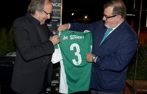 Joan Manuel Serrat, reconocido por el Real Betis