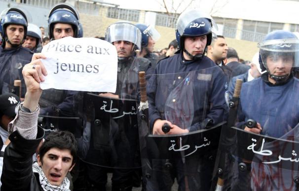La Coordinadora por la Democracia convoca una nueva manifestación en Argel el sábado próximo