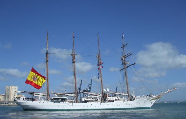 El 'Juan Sebastián de Elcano' hace escala en Tenerife
