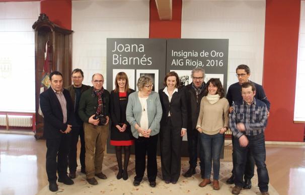 La Insignia de Oro de la AIG, Joana Biarnés, define la fotografía "como una droga"