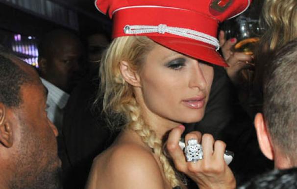 Paris Hilton practica el culturismo