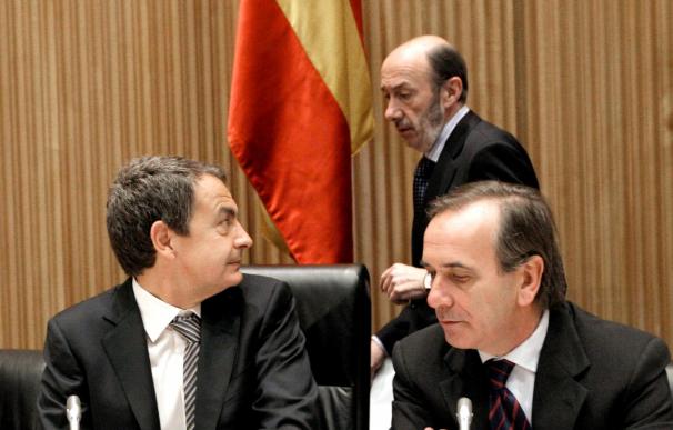 Zapatero dice que al PP se le han subido las encuestas a la cabeza