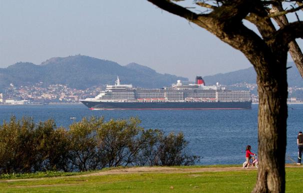 El barco de crucero 'Queen Elizabeth' efectúa su escala inaugural en Vigo