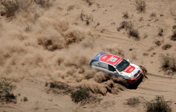 Toyota presenta el equipo oficial para el Dakar con Xavier Foj y Jesús Calleja