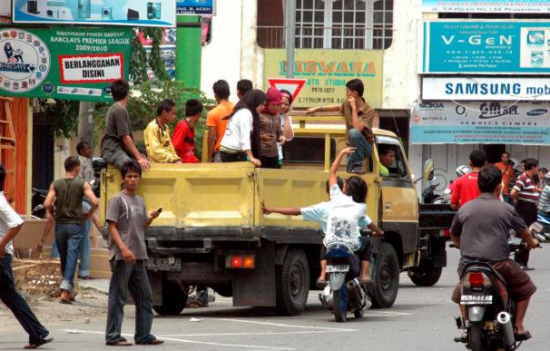 Al menos 100 muertos y 500 desaparecidos por el seísmo de 7,5 grados en Sumatra