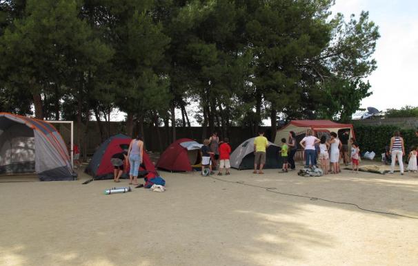 Padres de alumnos de Lleida acampan en cuatro colegios contra los recortes educativos