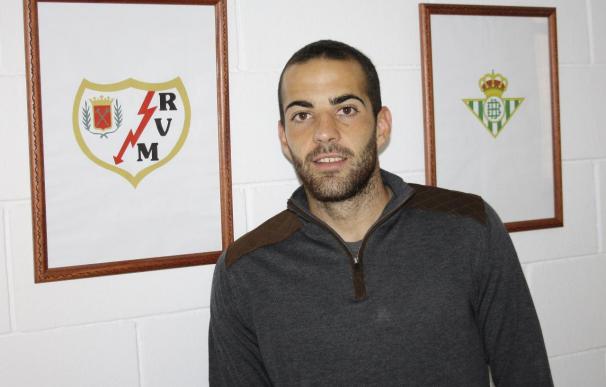 Borja Gómez, del Alcorcón, dice que se quedó con una de las últimas camisetas de Raúl en el Madrid