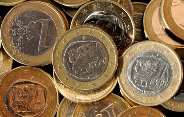 El euro baja a 1,3542 dólares