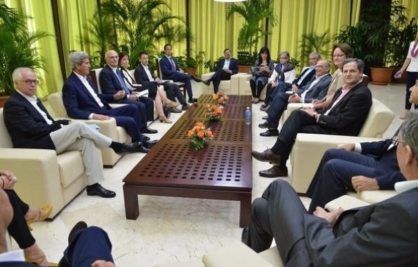 Kerry sostiene una "productiva" reunión con los negociadores de paz del Gobierno colombiano