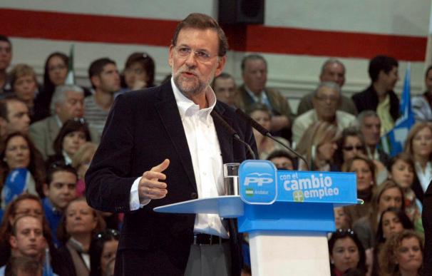 Rajoy pide "menos chiste y menos cotilleo" y más políticas del nuevo Gobierno