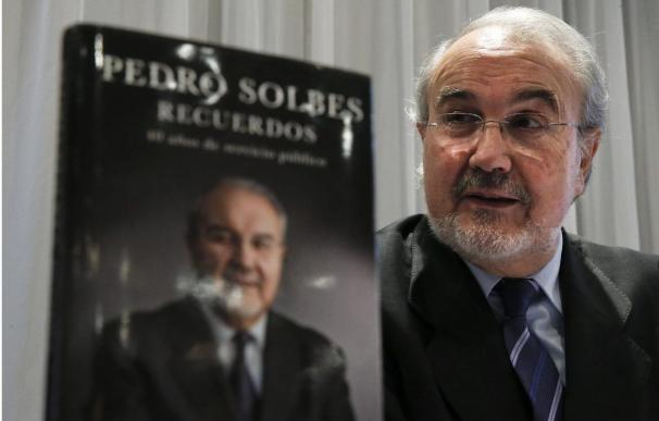 El exvicepresidente económico, Pedro Solbes, durante la presentación de su libro 'Recuerdos. 40 años de servicio público.'.