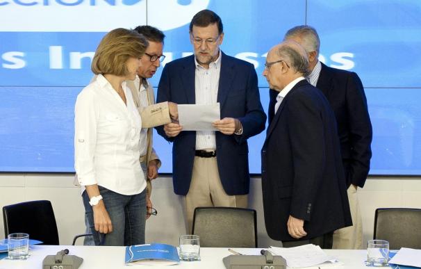(AM) Rajoy anuncia una rebaja "inmediata" en las retenciones a los autónomos y que no se subirá el IVA