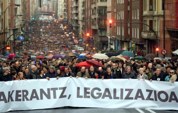 Miles de personas exigen en Bilbao la legalización de Sortu