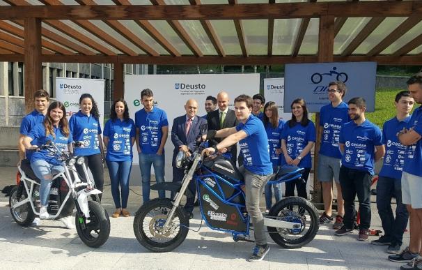 Estudiantes de Deusto desarrollan dos motos eléctricas inteligentes junto a la Policía de Bilbao
