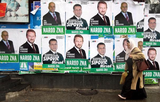 Las elecciones bosnias transcurren sin incidentes pero con baja participación
