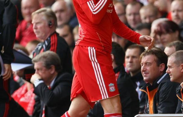 Fernando Torres se marcha lesionado en el minuto 10 del Liverpool-Blackpool