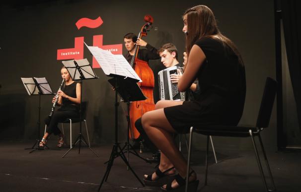 Los alumnos del Ataúlfo Argenta participan en un concierto multicultural en el Instituto Cervantes de Tokio