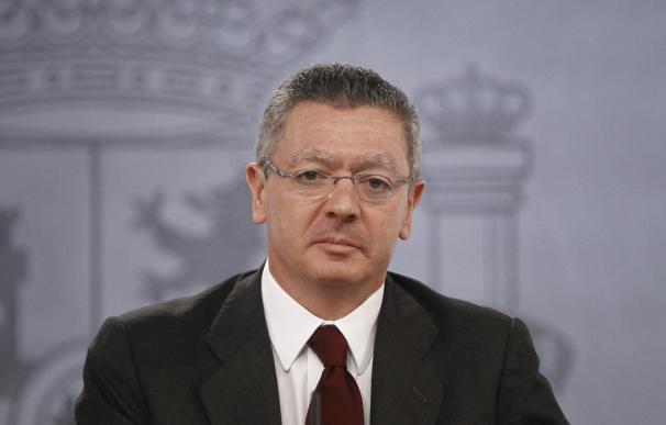 Gallardón prefiere la ley de González a la de Zapatero y el PSOE tahca la reforma de "ley de odio y castigo"