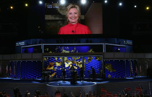 En jornada histórica, Clinton se convierte en ls primera mujer candidata a la Casa Blanca