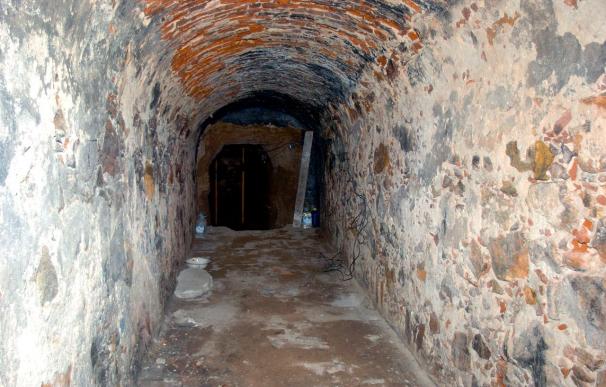 Descubren una puerta, escaleras y almenas almohades en la Alcazaba de Badajoz