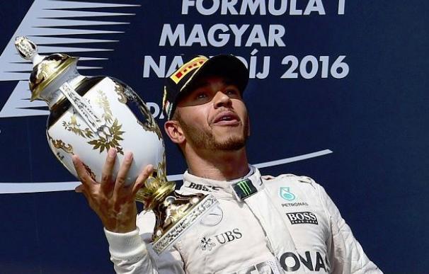 Hamilton asalta el Mundial en una buena carrera de Alonso (7º) y Sainz (8º)