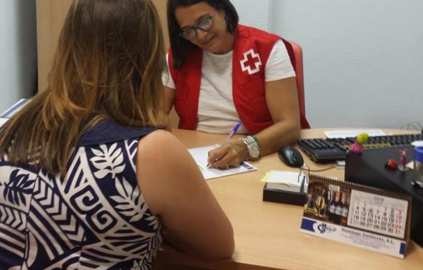 El Programa Incorpora de Cruz Roja ayuda a 52 mujeres a conseguir un empleo