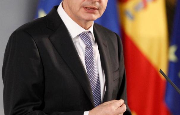 Zapatero debate con Merkel la crisis del euro y los deberes hechos por España