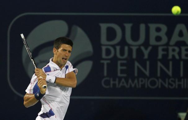 Djokovic logra el pase a cuartos sufriendo ante Feliciano López