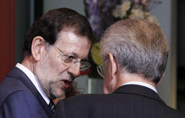 Rajoy se apoya en Monti y Hollande para lograr medidas de apoyo urgentes