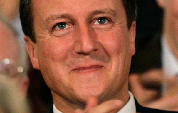 David Cameron defiende la equidad de su programa de recortes sociales