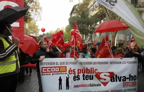 Unas 250 personas se unen en Palma a la Cimera Social por lo público y las pensiones