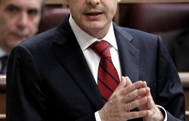 Zapatero evita discutir con Rajoy para recordar la dignidad durante el 23-F