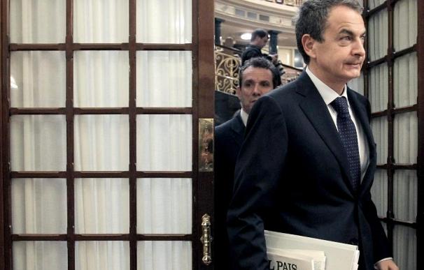Zapatero evita discutir con Rajoy para recordar la dignidad durante el 23-F