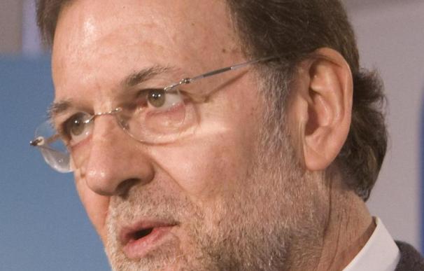 Rajoy visita a Aguirre y confirma que "se va a recuperar pronto"